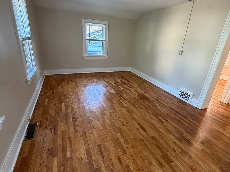 321 S Clemens Ave — Photo 9