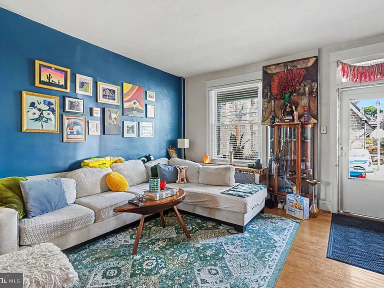 154 W Salaignac St — Photo 4