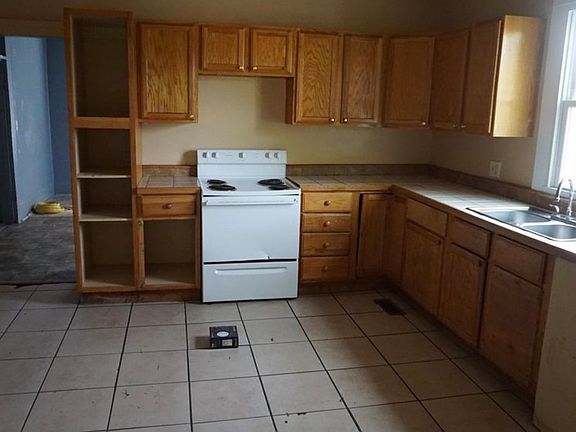 3rd image of 621 2nd Ave