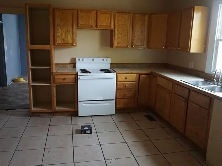621 2nd Ave — Photo 3