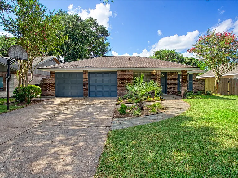 7410 Sawmill Trl — Photo 2