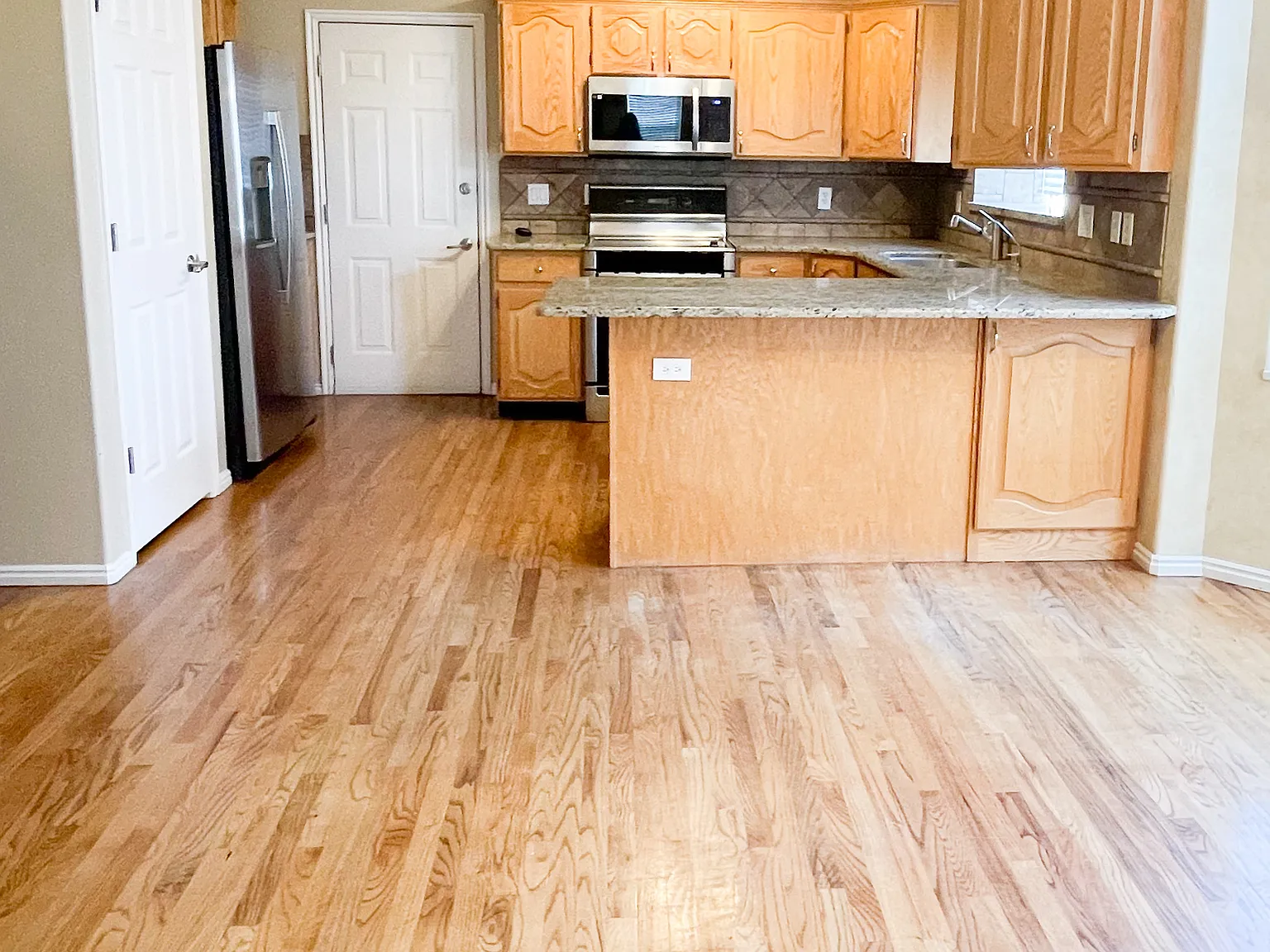 6 bed, 2990 sqft, $3,195 — Photo 4