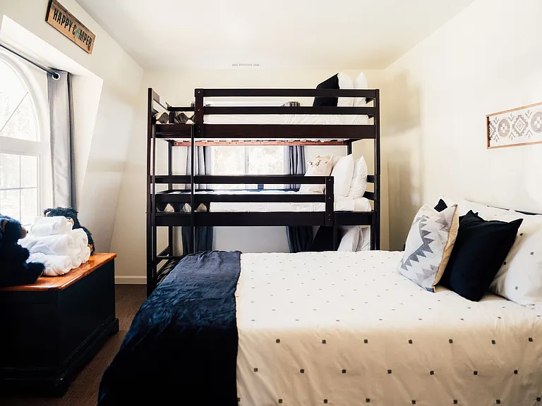 692 Santa Barbara Ave — Photo 38