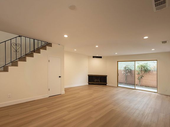 2nd image of 947 20th St APT C