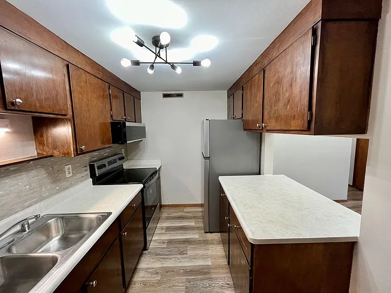 3520 Evergreen Dr — Photo 2
