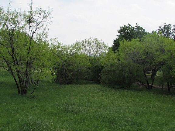3rd image of 323 Sweet Grass