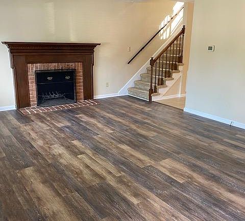 4th image of 161 Holmes Cir