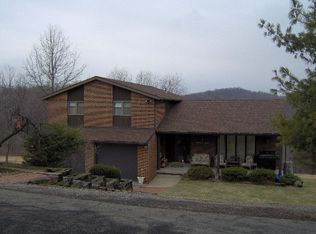 142 Overlook Cir, New Cumberland, WV