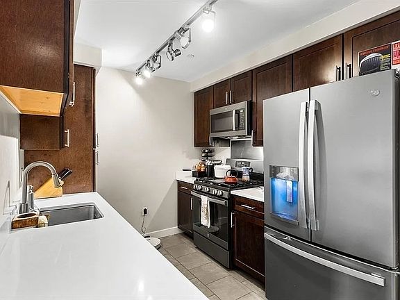 3rd image of 130 John St Unit 459