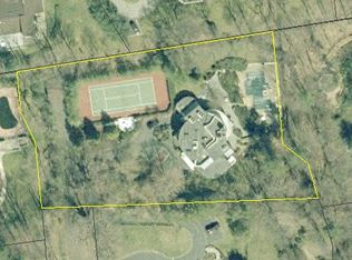 6 Blue Sea Ln, Great Neck, NY 11024