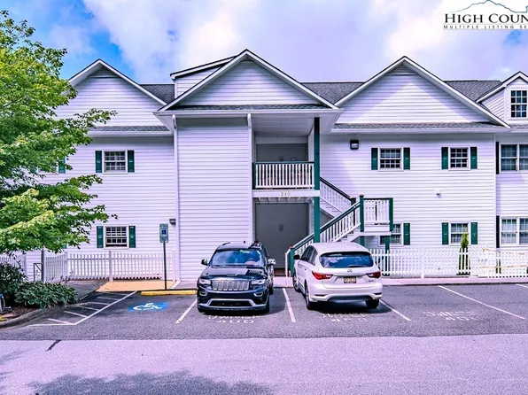 240 Village Drive #405, Blowing Rock, NC 28605