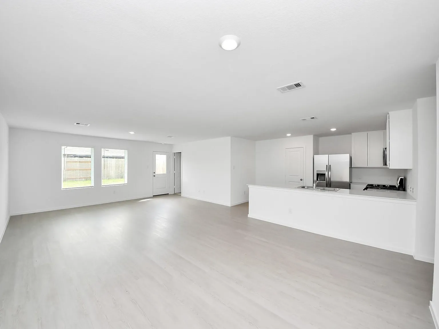 4 bed, 2.0 bath, 1736 sqft, $1,950 — Photo 4