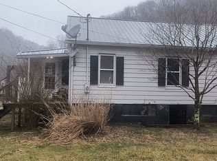 805 Georges Creek Dr, Charleston, WV 25306