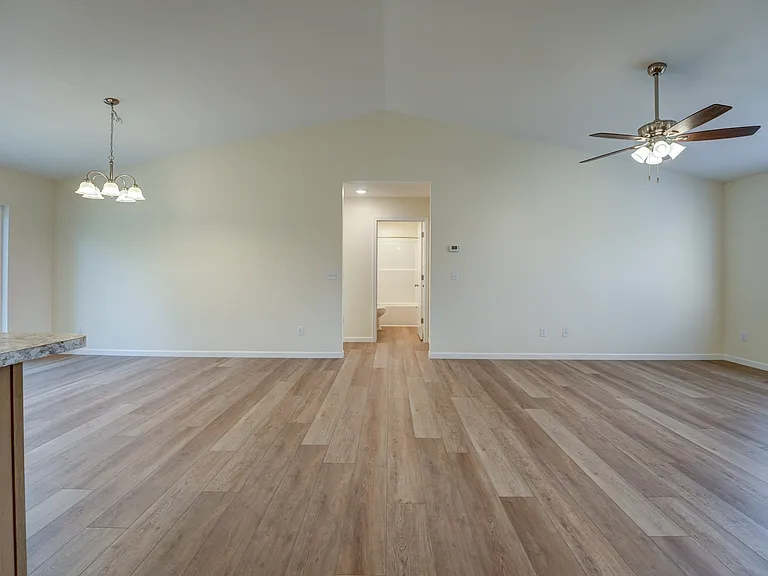 1013 Caroline Ave — Photo 12