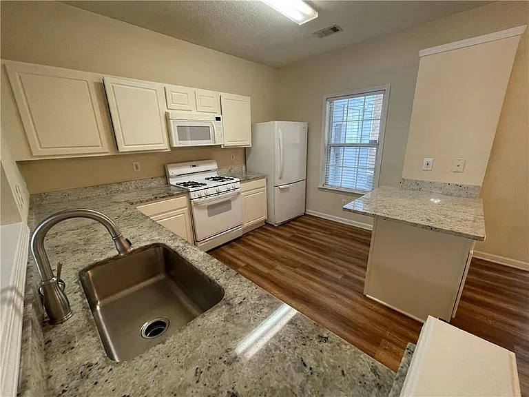 4085 Howell Park Rd — Photo 4