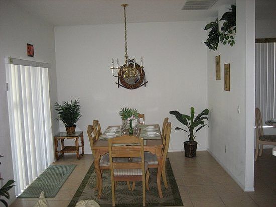 ES3P534MD-dining-area