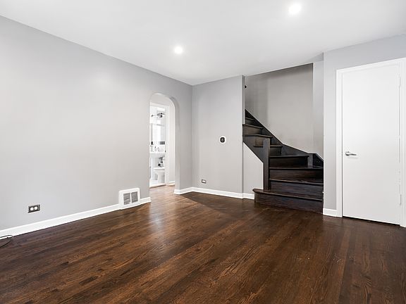 3rd image of 3842 N Oak Park Ave