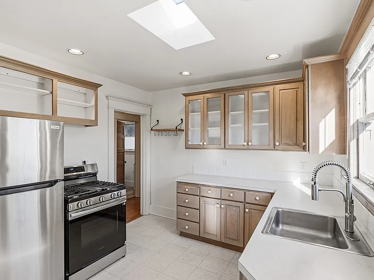1425 SE Main St #3 — Photo 2