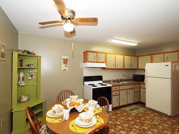 4th image of 54 St John Place #B