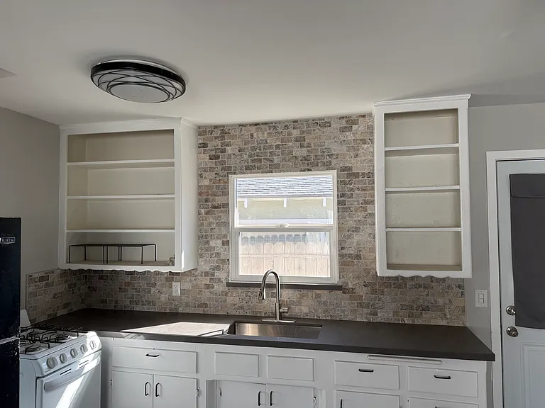234 Avenida Monterey #A — Photo 2