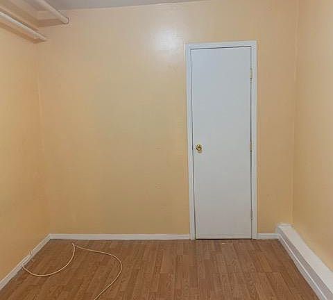 Bdrm 1 w/ closet