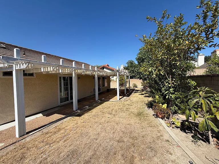 20318 Temple Ave — Photo 7