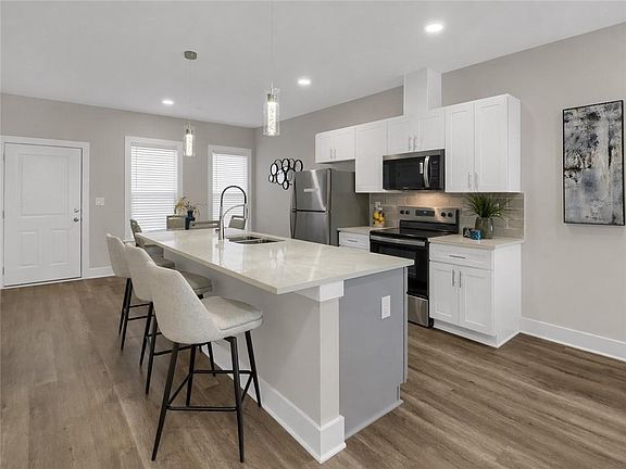 5th image of 721 Fayetteville Rd #609