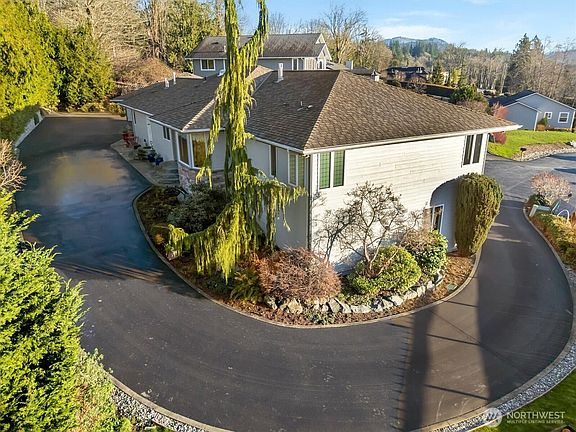 4th image of 18019 Mariposa Lane