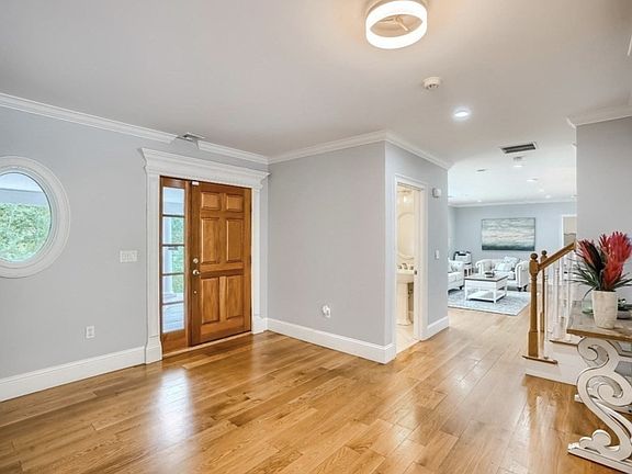5th image of 247 Forest Ave