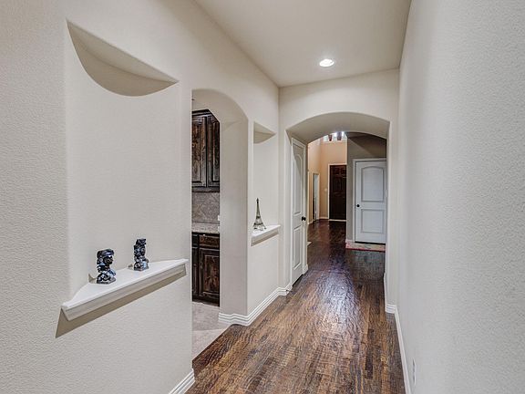 3rd image of 2904 Cole Castle Dr