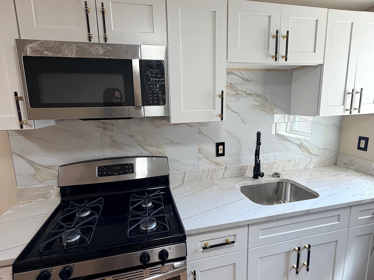 3 bed, 1200 sqft, $2,100 — Photo 3