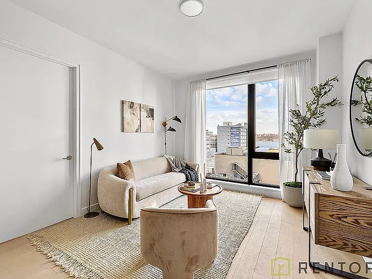 622 11th Ave #307 — Photo 1