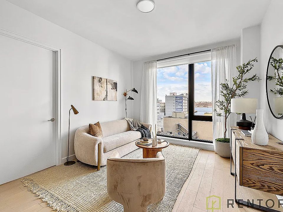 1st image of 622 11th Ave #307