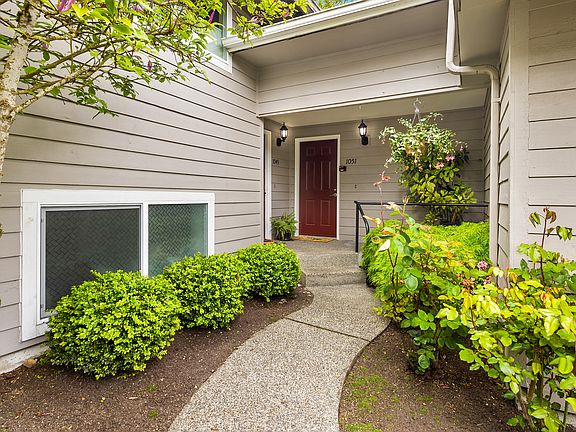 3rd image of 1051 Blue Heron Ave NE #4