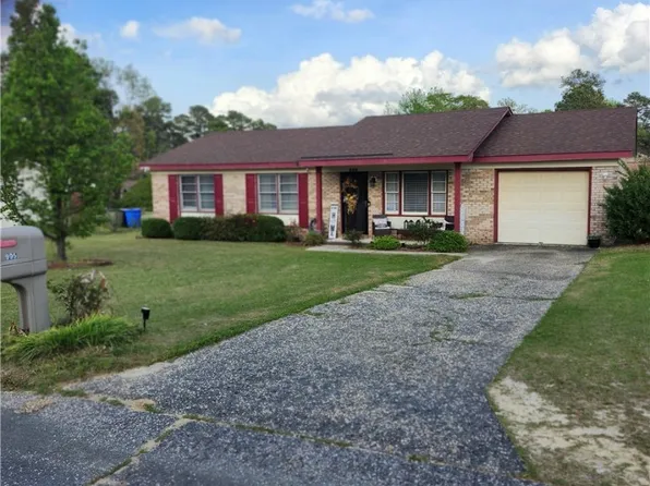 995 E Lisa Ave NE, Fayetteville, NC 28314