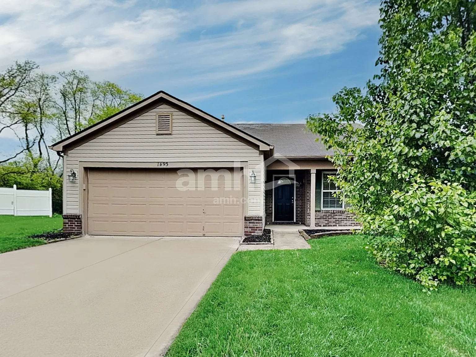 3 bed, 2.0 bath, 1824 sqft, $2,140 — Photo 1