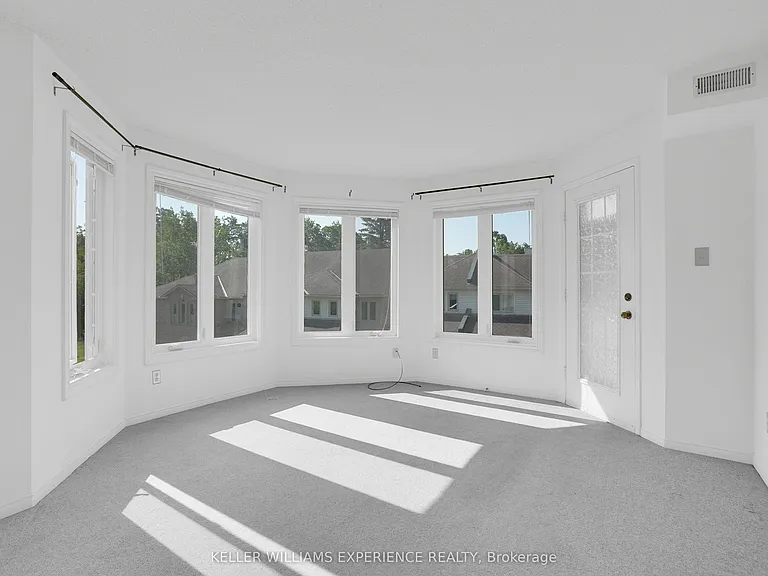 492 Laclie St #204 — Photo 3