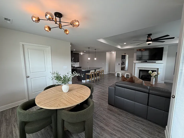 6081 Thorntons Way Cir NW — Photo 4