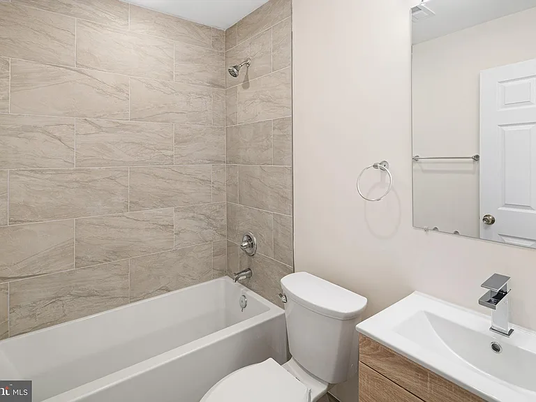 5217 Warren St #1/2-4 — Photo 10
