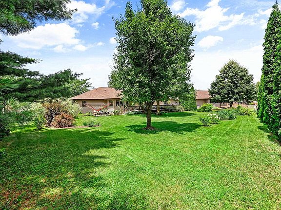 5th image of 705 Forest Edge Dr
