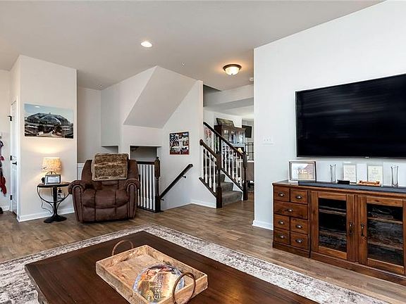 4th image of 309 Cross Creek Dr