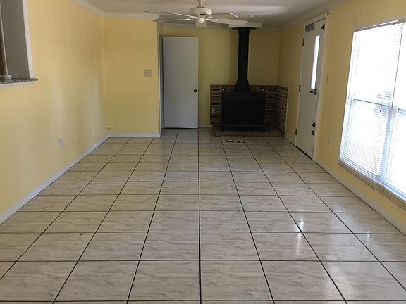 4th image of 2421 Laura Pl