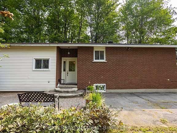 4th image of 2174 Des Pins St