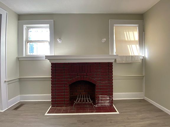 4th image of 48 Hopkins Pl #1A