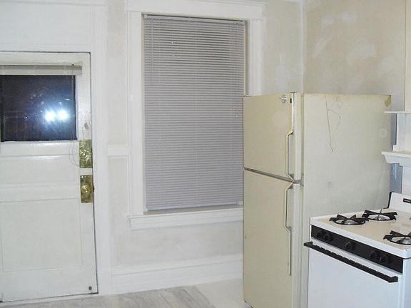 2nd image of 1007 W 14th Ave APT 1