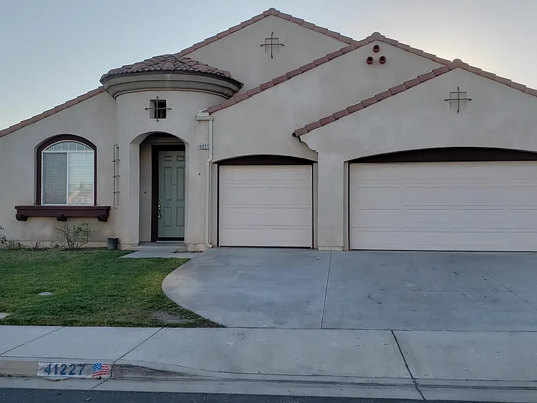 41227 Thompkins Pl — Photo 1