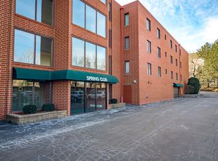 1S045 Spring Rd #1-D, Oakbrook terrace, IL 60181