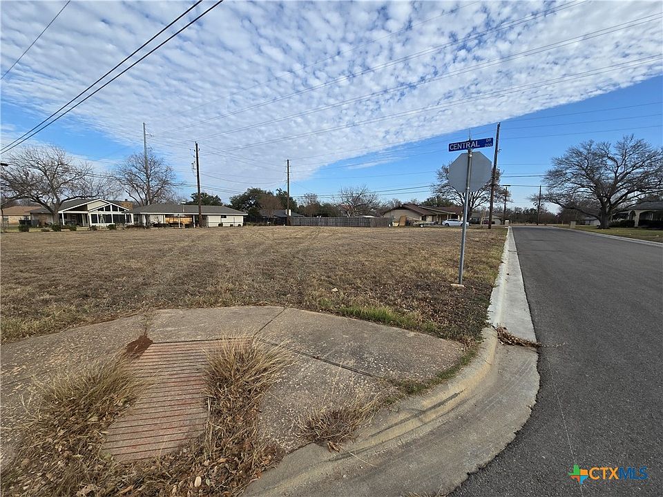 2nd image of 204 E Central Dr