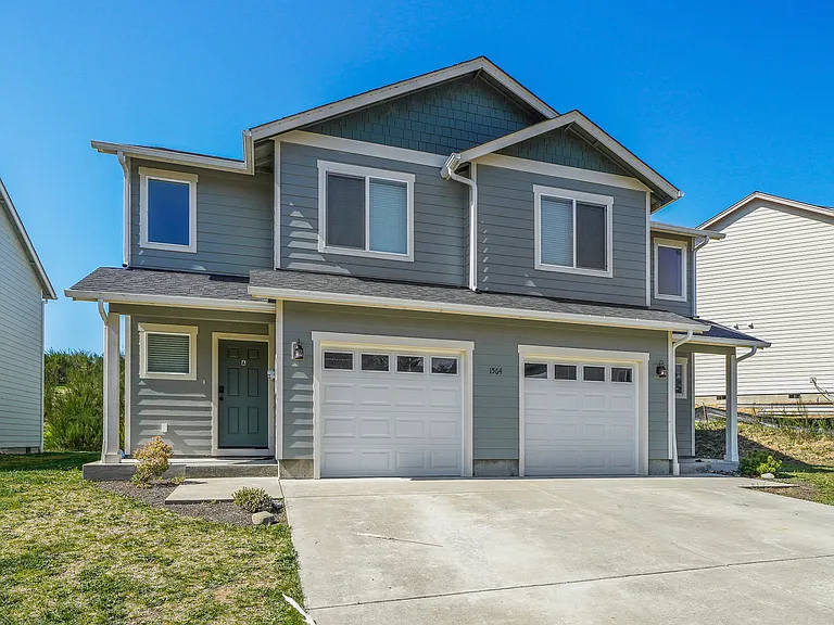 1564 SE Honeysuckle Loop #B — Photo 1