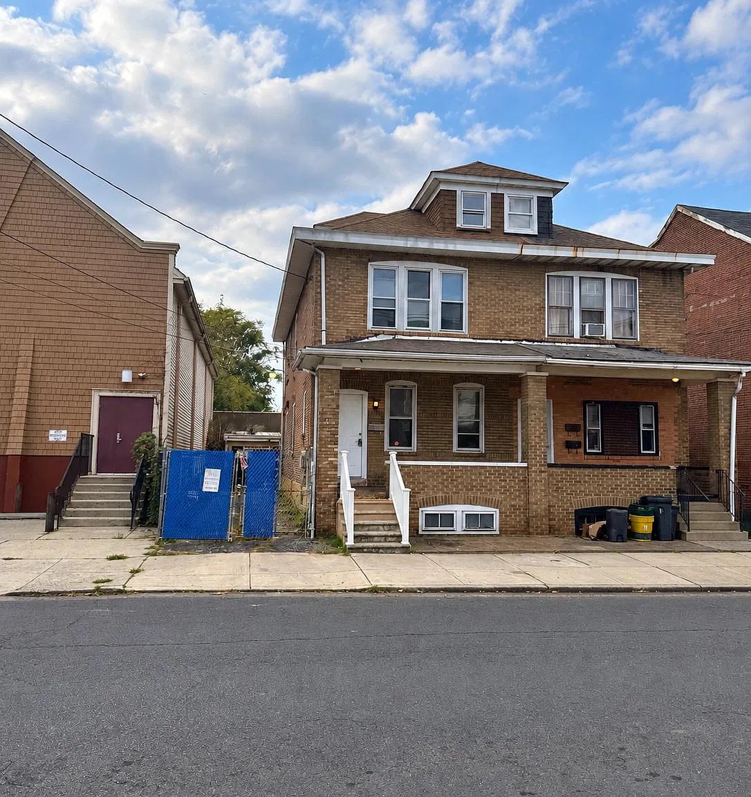 4 bed, 1.5 bath, 1536 sqft, $2,700 — Photo 1
